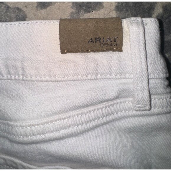 Ariat White denim button fly shorts, boyfriend, high-rise‎ size 26 R - Picture 7 of 7